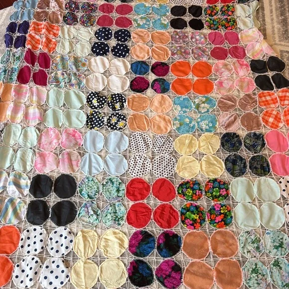Yo yo Quilt top VTG fabric 63” x 94” crochet bed cover wall hanging art granny - Picture 4 of 15